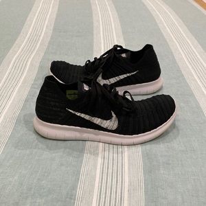 Nike Free Run classic black sneakers